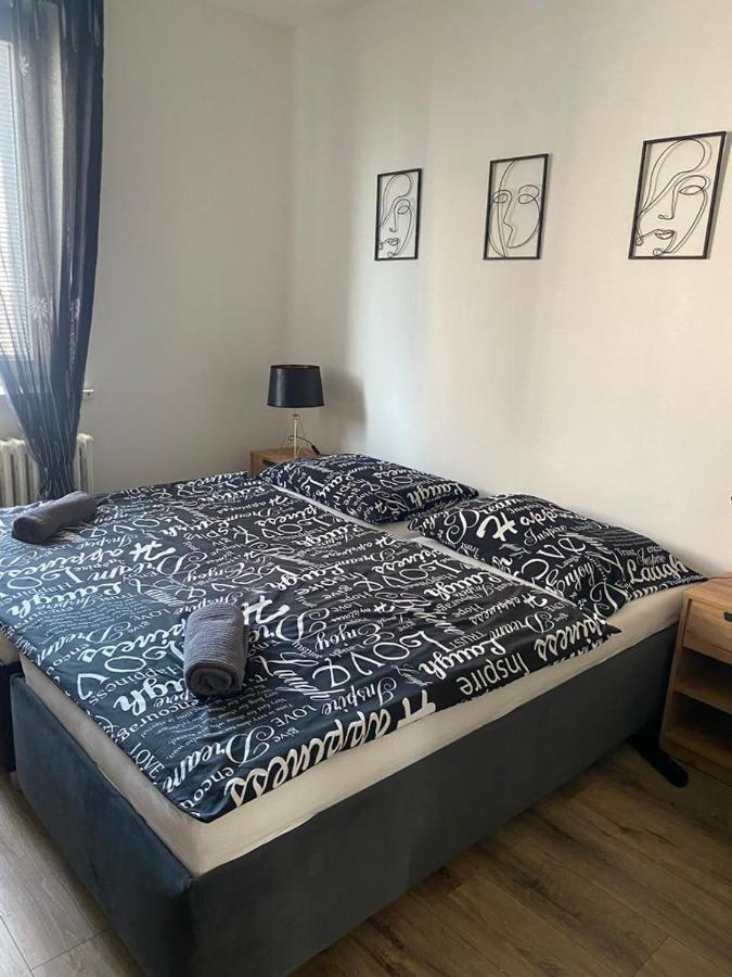 Cerna Ruze - Apartman 4 Plzeň Exterior foto
