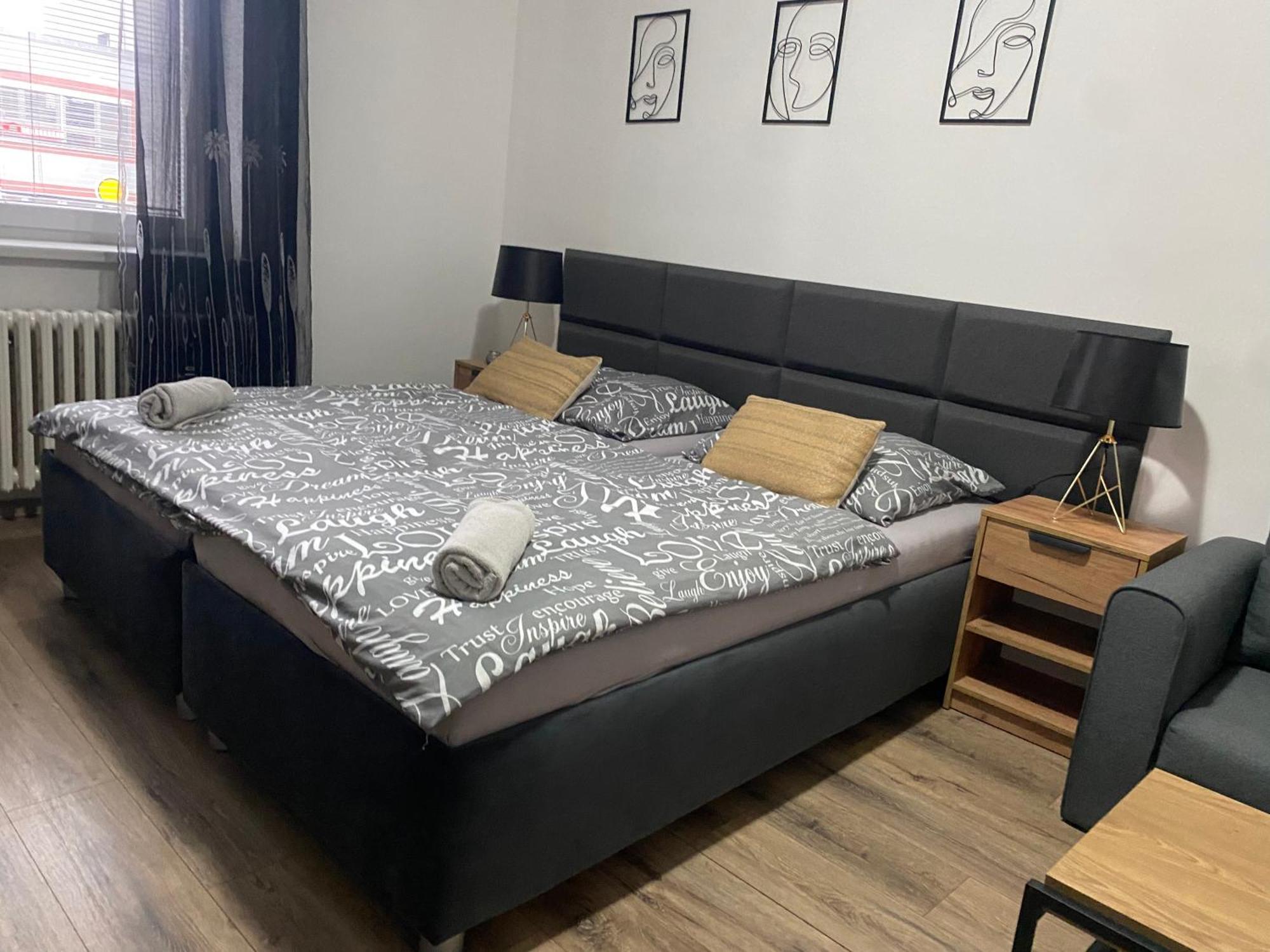 Cerna Ruze - Apartman 4 Plzeň Exterior foto
